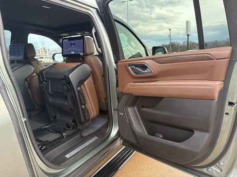 Used 2024 Chevrolet Suburban High Country w/ Advanced Technology Package image 48