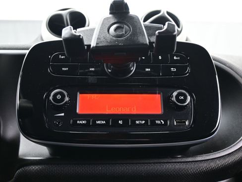 Used 2016 smart fortwo passion image 14