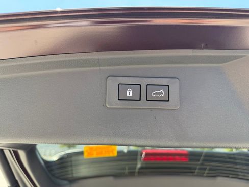 Used 2025 Subaru Outback Touring XT w/ Popular Package #2 image 8