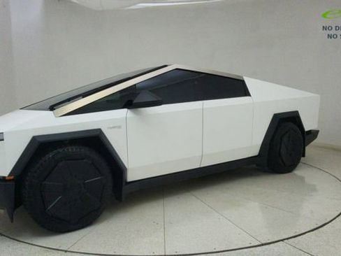 Used 2024 Tesla Cybertruck AWD Crew Cab image 63