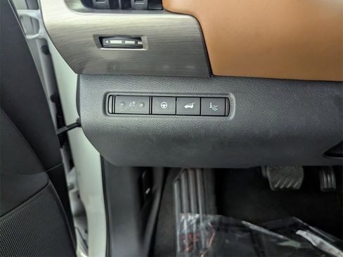 Used 2022 Nissan Pathfinder Platinum w/ Cargo Package image 30