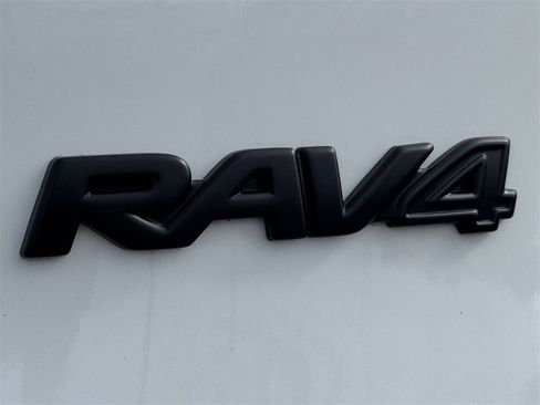 Used 2025 Toyota RAV4 XLE image 20