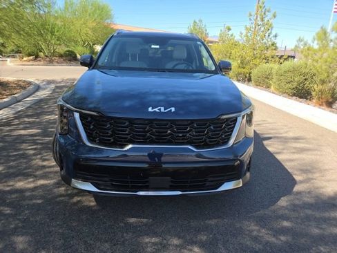 Certified 2024 Kia Sorento EX w/ Panoramic Sunroof Package FWD image 2