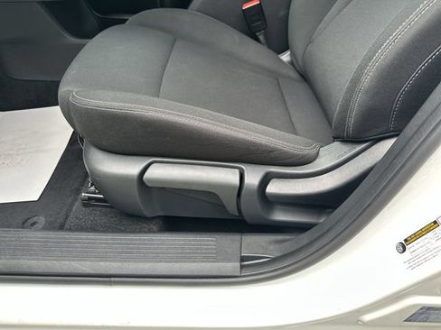 Used 2024 Nissan Rogue S AWD/4WD image 16