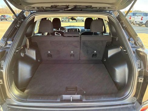 Used 2019 Jeep Cherokee Latitude w/ Popular Appearance Group image 13