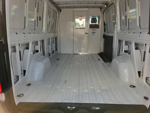 Used 2025 Mercedes-Benz Sprinter 2500 image 9