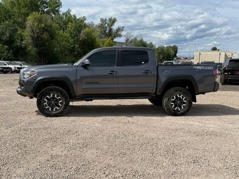 Used 2022 Toyota Tacoma TRD Off-Road w/ Technology Package AWD/4WD image 2