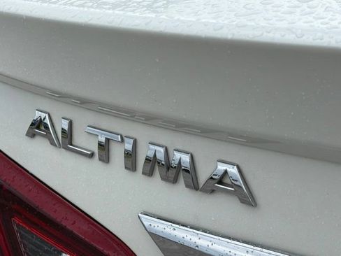 Used 2018 Nissan Altima 2.5 SR FWD image 12