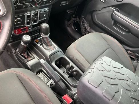 Used 2018 Jeep Wrangler Unlimited Rubicon w/ LED Lighting Group AWD/4WD image 13