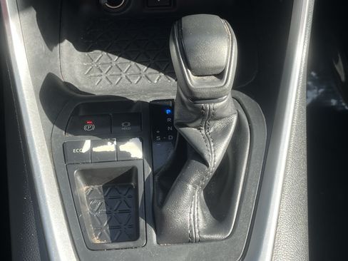 Used 2020 Toyota RAV4 XLE w/ Convenience Package FWD image 22
