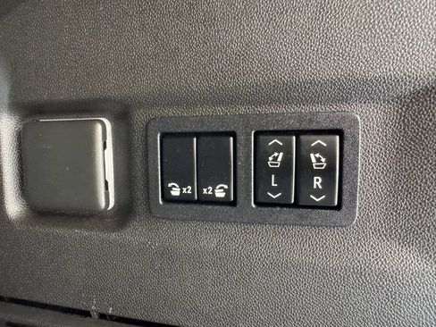Used 2021 Chevrolet Suburban High Country AWD/4WD image 24
