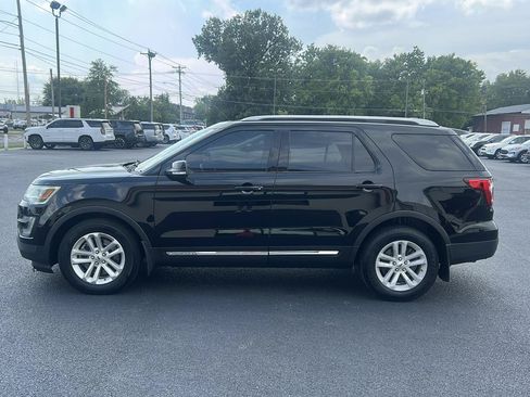 Used 2017 Ford Explorer XLT w/ Equipment Group 201A FWD image 10