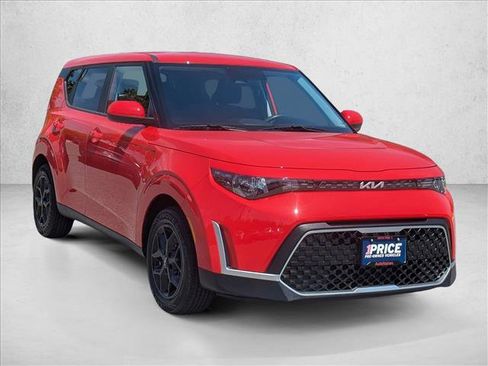 Used 2024 Kia Soul LX w/ Option Group 015 FWD image 3
