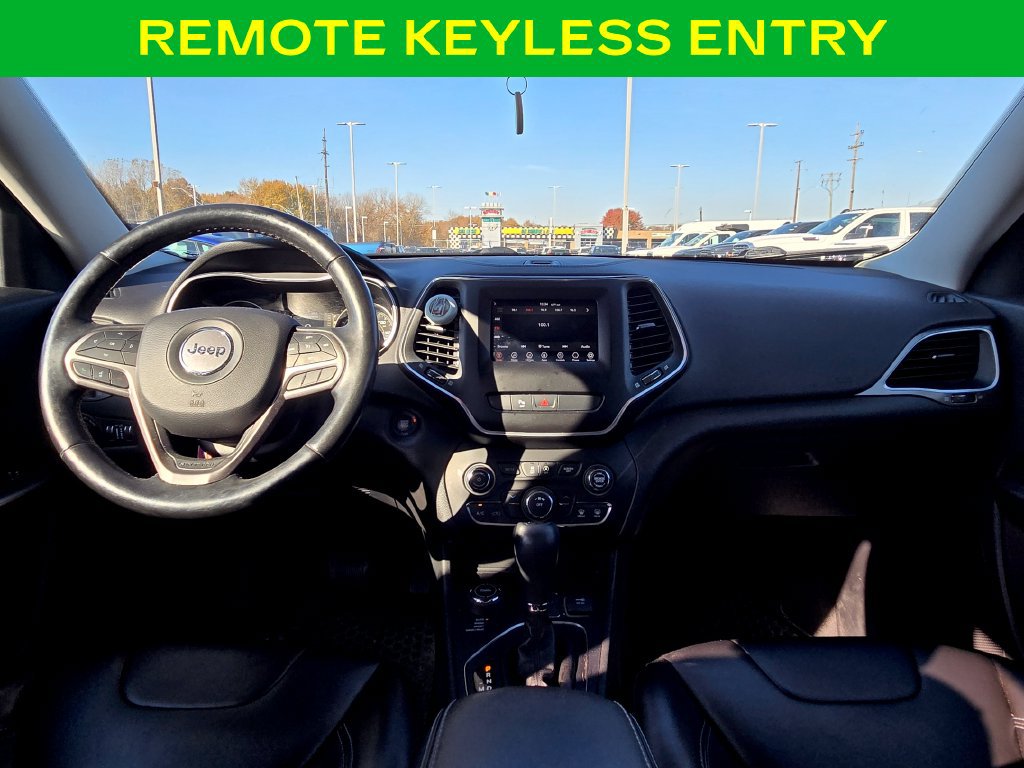 Used 2020 Jeep Cherokee Latitude Plus w/ Cold Weather Group AWD/4WD image 17