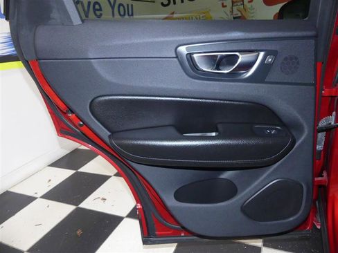 Used 2019 Volvo XC60 T5 Inscription image 29