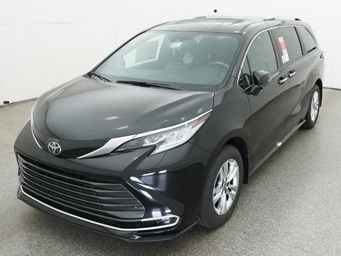 New 2026 Toyota Sienna Limited image 15