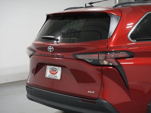 New 2026 Toyota Sienna XLE image 9