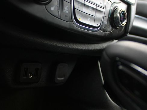 Used 2023 Chevrolet Traverse LT image 27