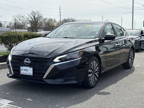 Certified 2025 Nissan Altima 2.5 SV FWD image 7