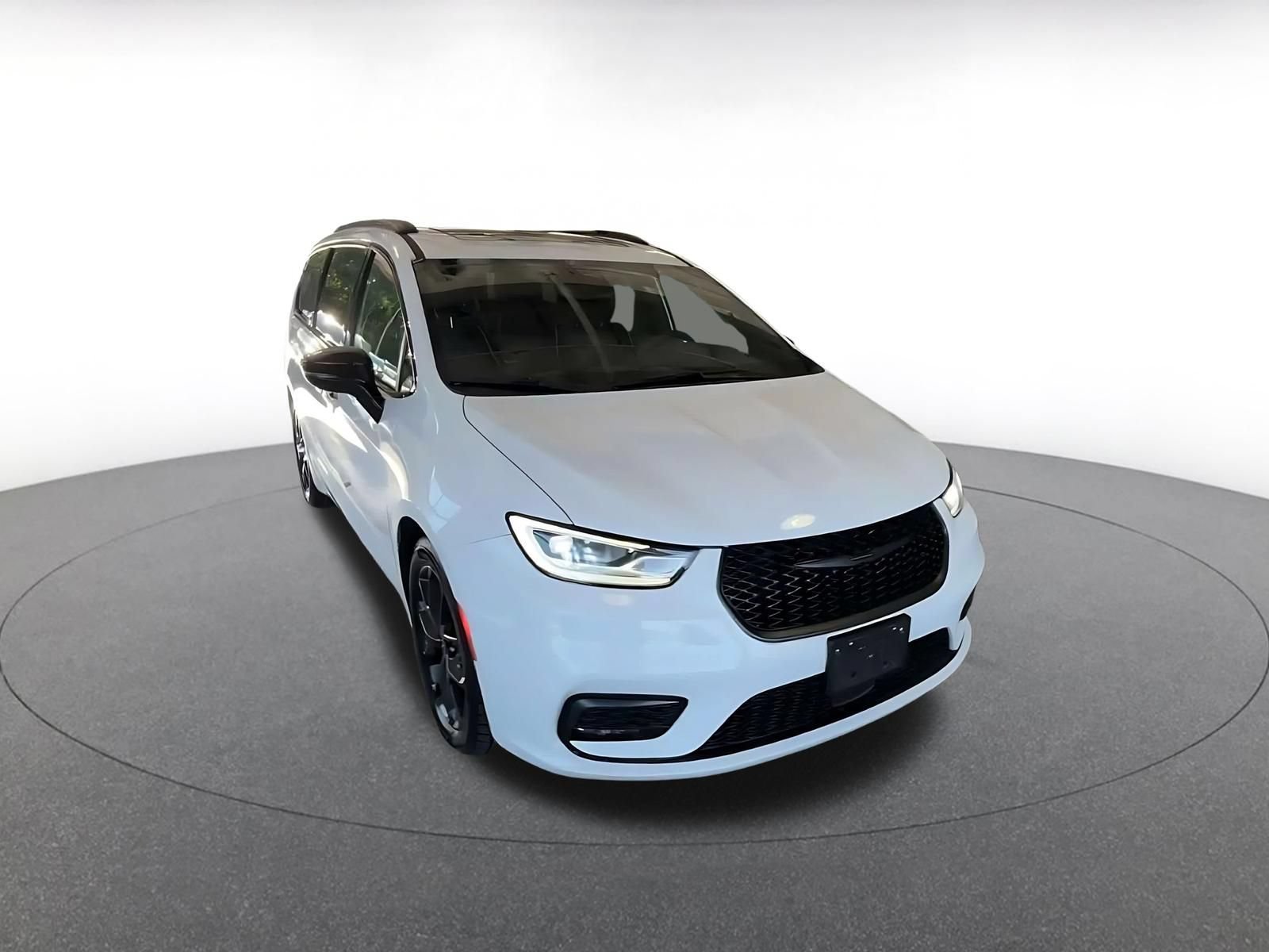 Used 2025 Chrysler Pacifica Limited FWD image 3