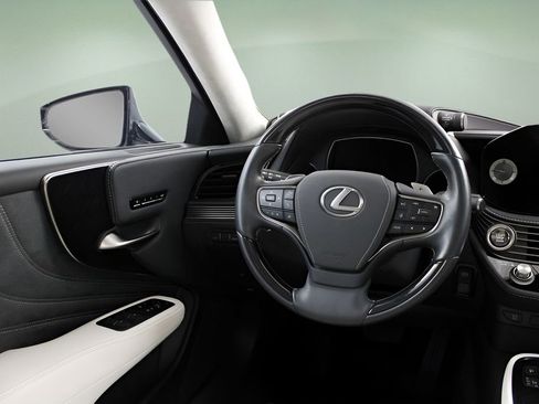 Used 2023 Lexus LS 500 w/ Interior Upgrade Package image 12