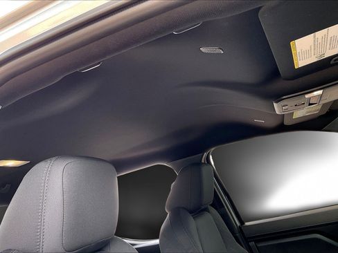 Used 2025 Toyota Tacoma SR image 27