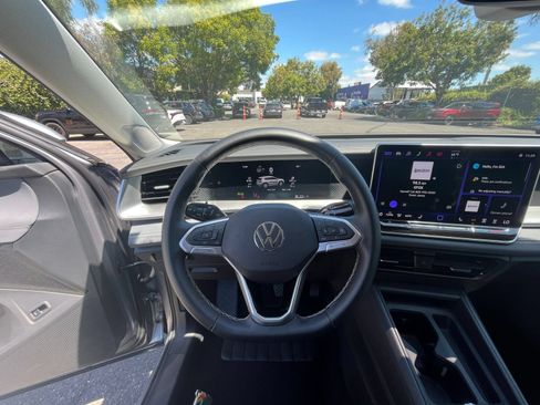 Used 2026 Volkswagen Tiguan SE AWD/4WD image 31