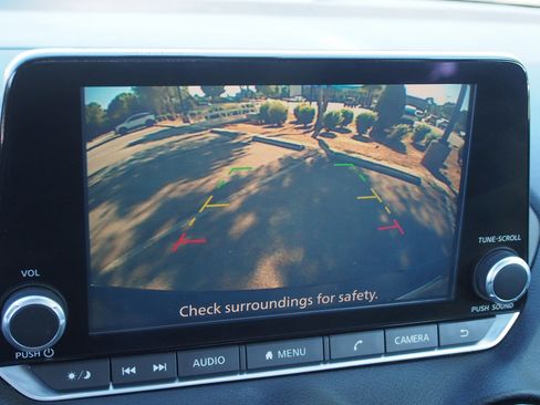 Used 2020 Nissan Sentra SV FWD image 28