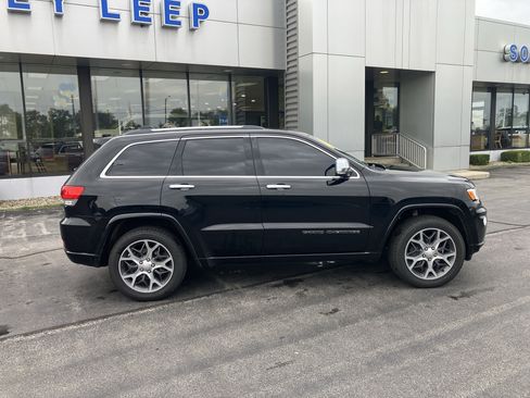 Used 2019 Jeep Grand Cherokee Overland AWD/4WD image 8