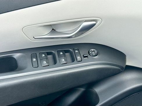 Used 2023 Hyundai Tucson SE image 17