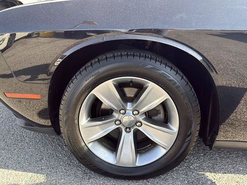 Used 2015 Dodge Challenger SXT RWD image 20
