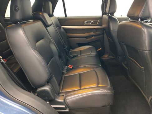 Used 2019 Ford Explorer XLT w/ Equipment Group 202A FWD image 19