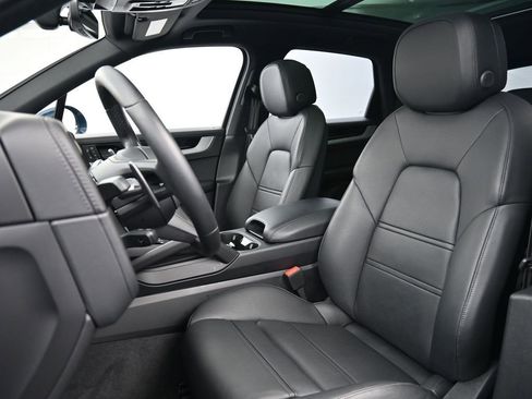 Certified 2026 Porsche Cayenne E-Hybrid AWD/4WD image 5