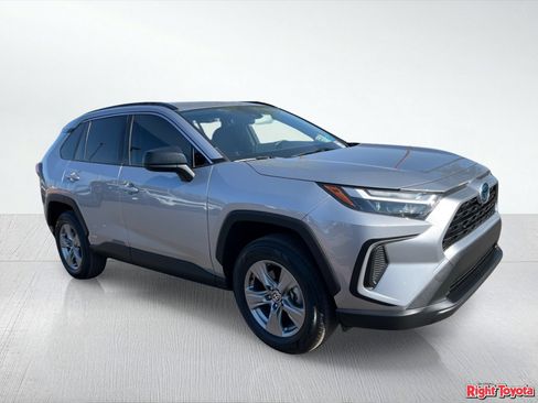 Certified 2024 Toyota RAV4 LE AWD/4WD image 9