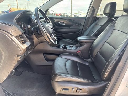Used 2023 GMC Terrain SLT image 2