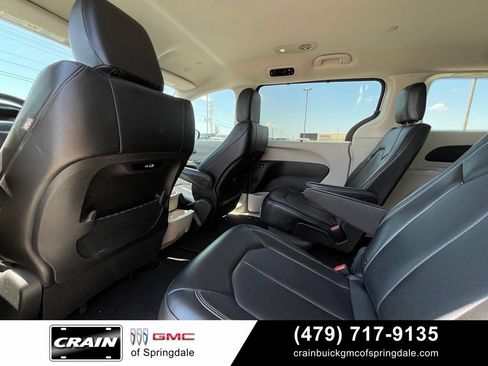 Used 2024 Chrysler Pacifica Touring-L FWD image 29