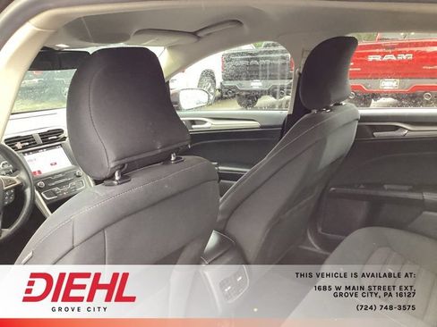 Used 2019 Ford Fusion SE FWD image 12