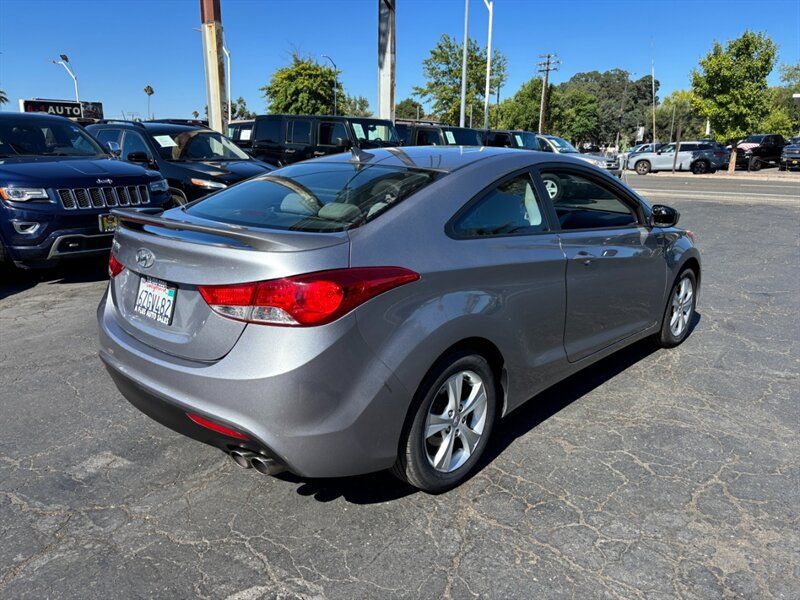Used 2013 Hyundai Elantra FWD image 4