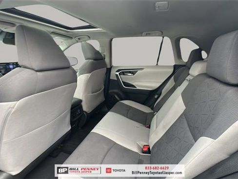 Used 2021 Toyota RAV4 XLE image 13
