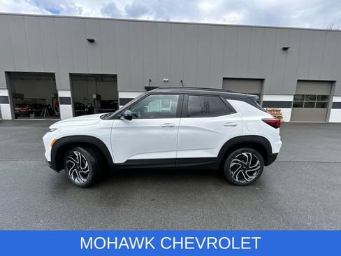 Used 2024 Chevrolet TrailBlazer RS AWD/4WD image 2