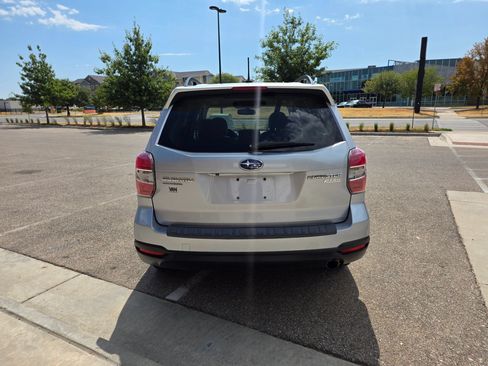 Used 2015 Subaru Forester 2.5i Limited AWD/4WD image 6
