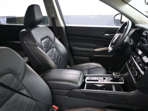 Used 2022 Nissan Pathfinder Platinum w/ Cargo Package image 14