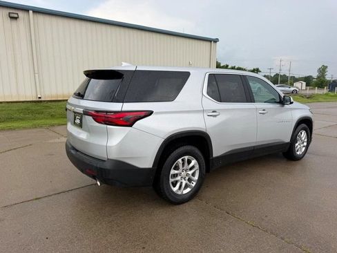 Used 2022 Chevrolet Traverse LS FWD image 3
