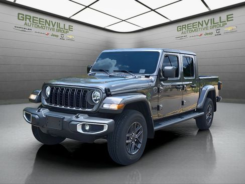 Used 2024 Jeep Gladiator Sport AWD/4WD image 1