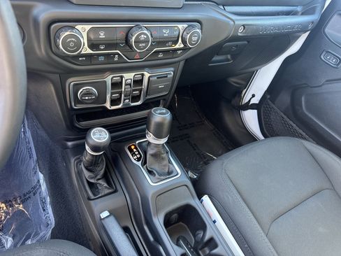Used 2023 Jeep Wrangler Unlimited image 30