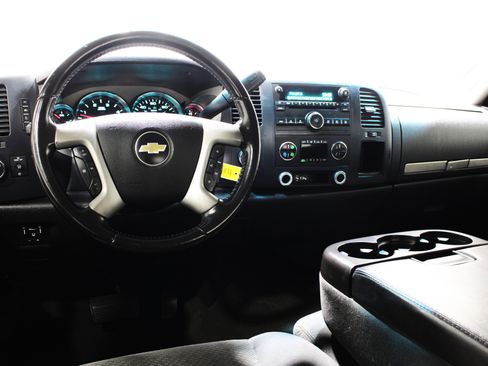 Used 2008 Chevrolet Silverado 2500 LT w/ 1LT Convenience Package image 2