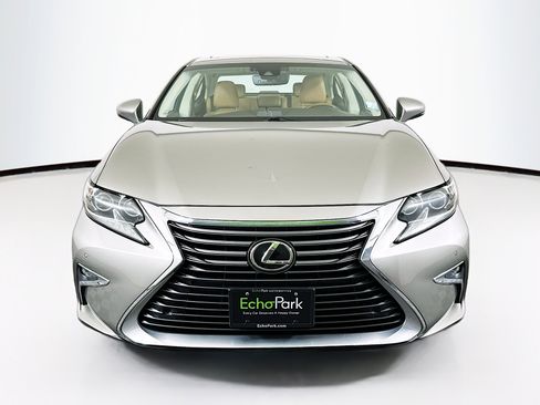 Used 2016 Lexus ES 350 w/ Luxury Package w/Wood Trim image 2