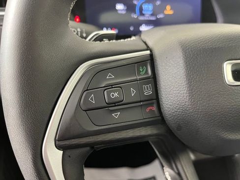 Used 2023 Jeep Grand Cherokee Altitude AWD/4WD image 18