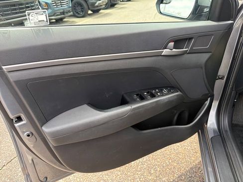 Used 2018 Hyundai Elantra SE FWD image 20