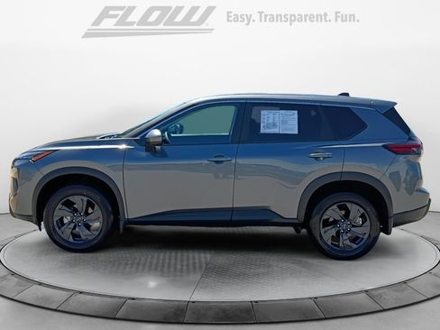 Used 2026 Nissan Rogue SV FWD image 4